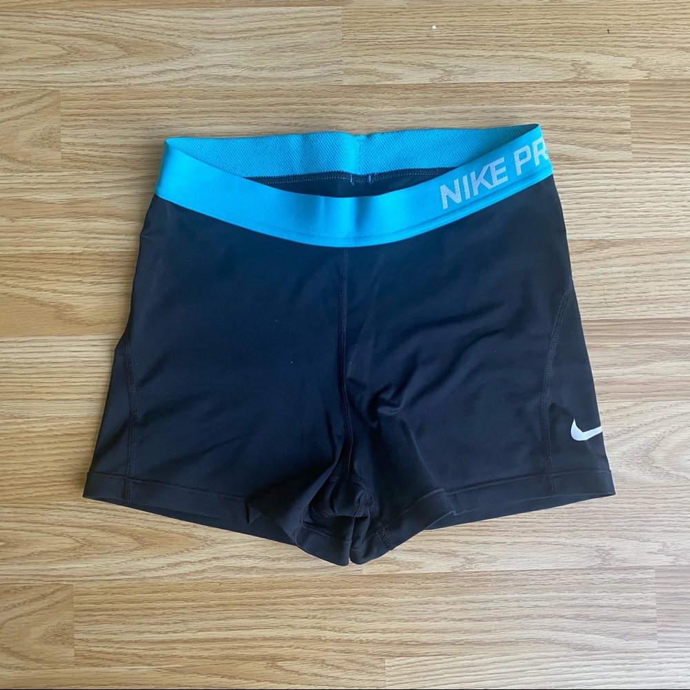 Women’s Nike pro shorts